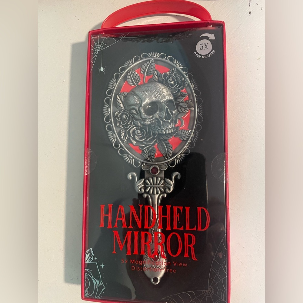 Skull Design Handheld Mirror - Picture 5 of 10